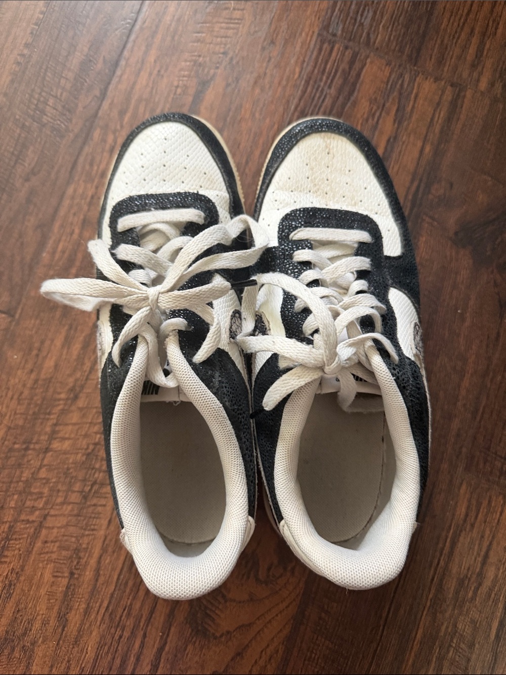 Nike Women's Low-Top Sneakers in Black and White